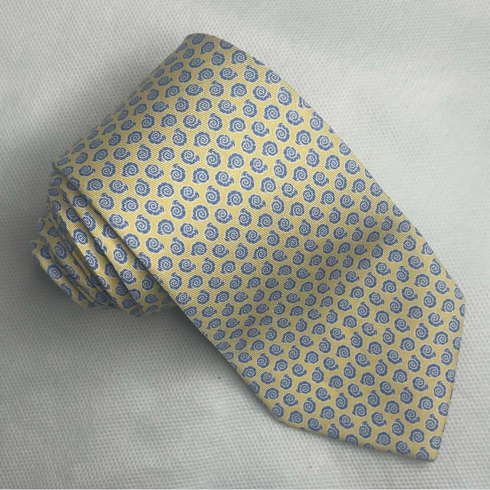Boys Vineyard Vines Necktie Yellow Blue Shells & Snails 100% Silk Tie USA Made